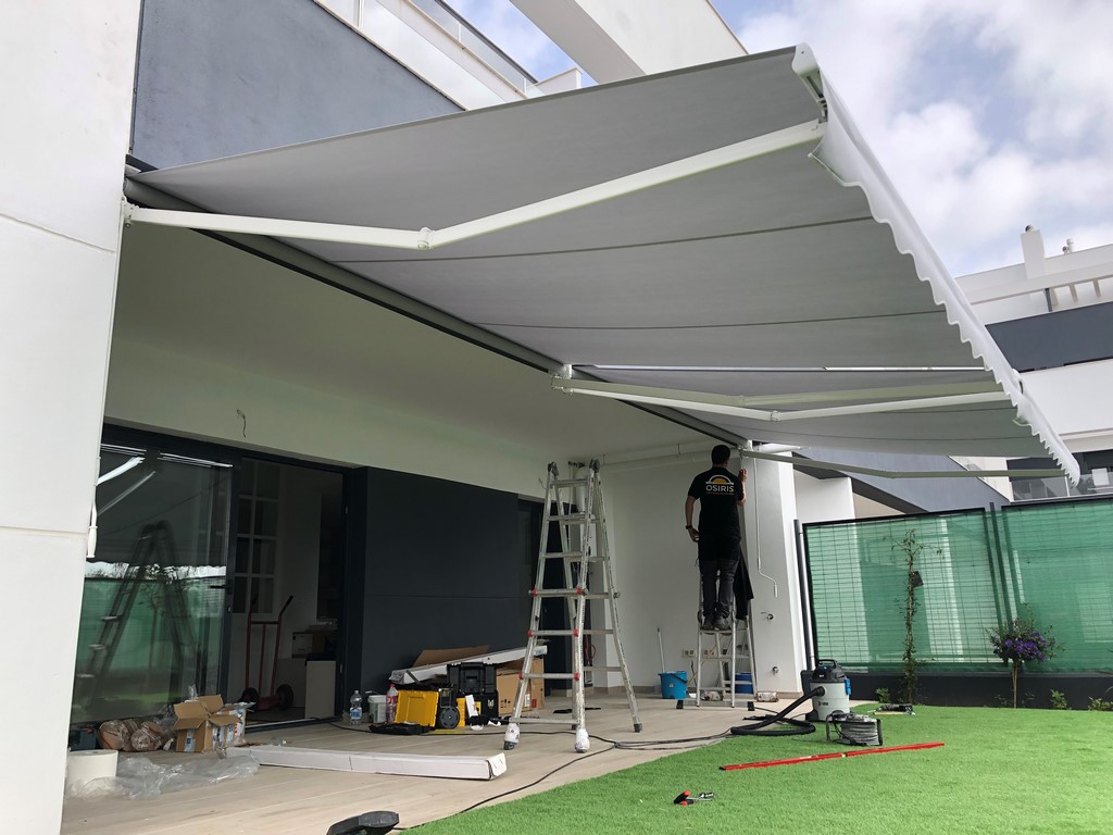 Toldo de brazo extensible instalado en Jerez