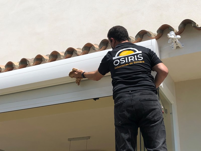 Equipo de Sombras Osiris instalando en Jerez